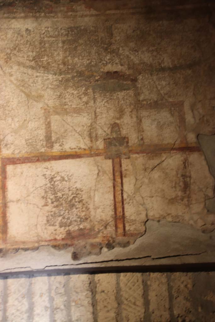 VII.16.a Pompeii. September 2021.
Room 7, detail from upper south wall. Photo courtesy of Klaus Heese.
