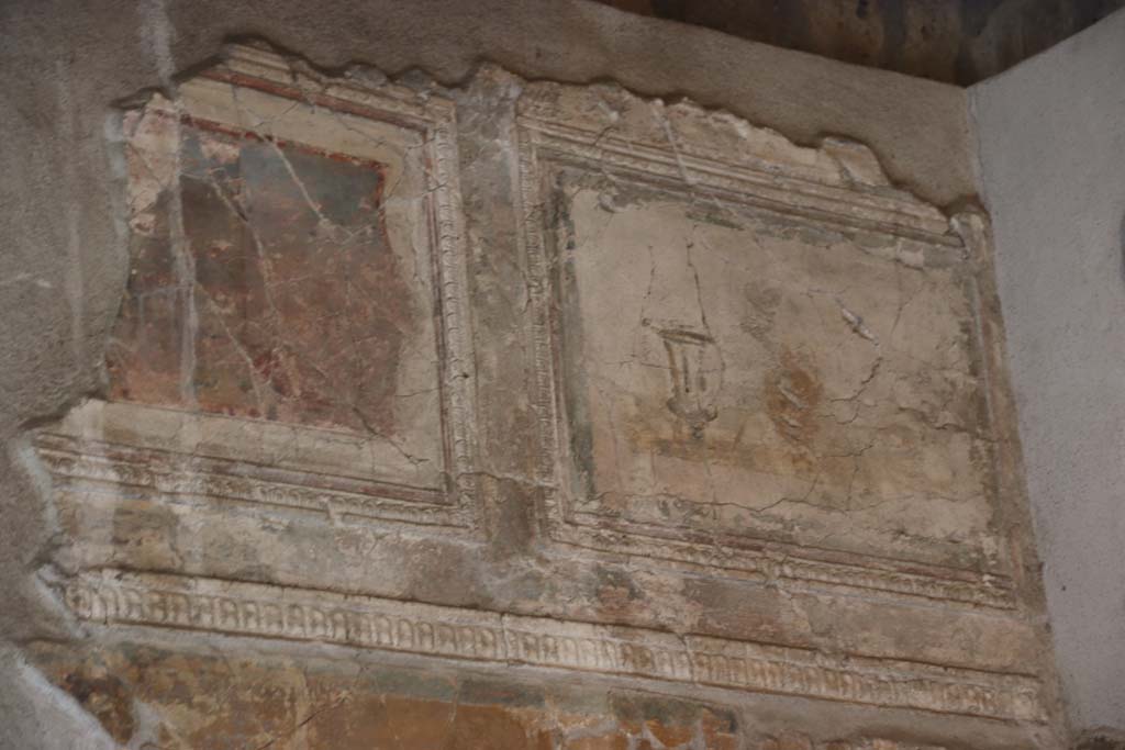VII.16.a Pompeii. May 2015. Room 1, plasterwork and painting on the west wall.
Photo courtesy of Buzz Ferebee.

