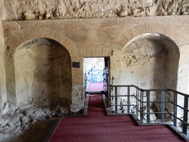 VII.16.a Pompeii. May 2015.  Room 4, south wall, with large niche on either side of doorway from room 5. Photo courtesy of Buzz Ferebee.
