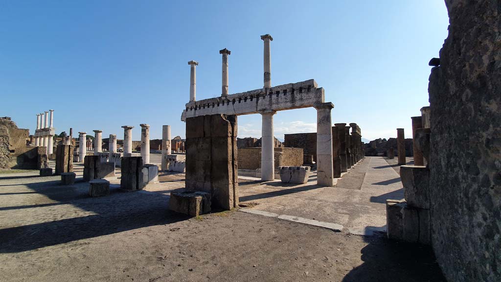 VIII.1.1 Pompeii, May 2018. Looking towards south wall of south side corridor.
Photo courtesy of Buzz Ferebee.

