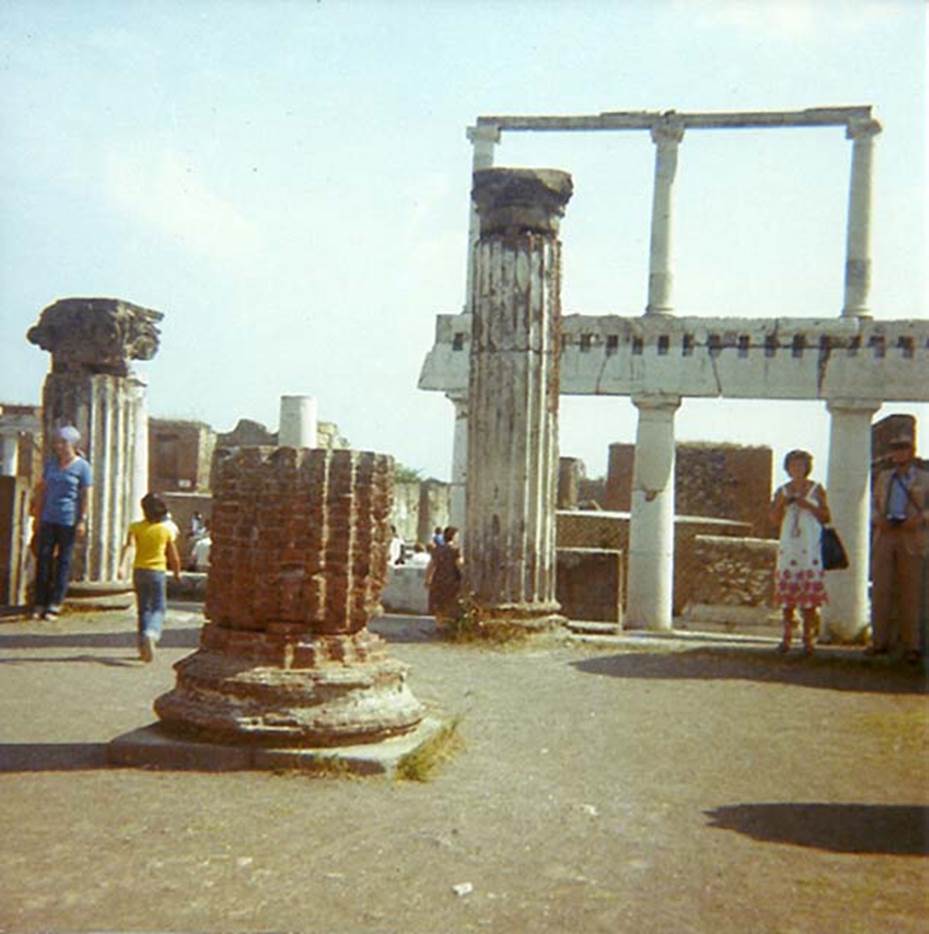 VIII.1.1 Pompeii, July 1980. Looking south from west end of south side.
Photo courtesy of Rick Bauer, from Dr George Fay’s slides collection.
