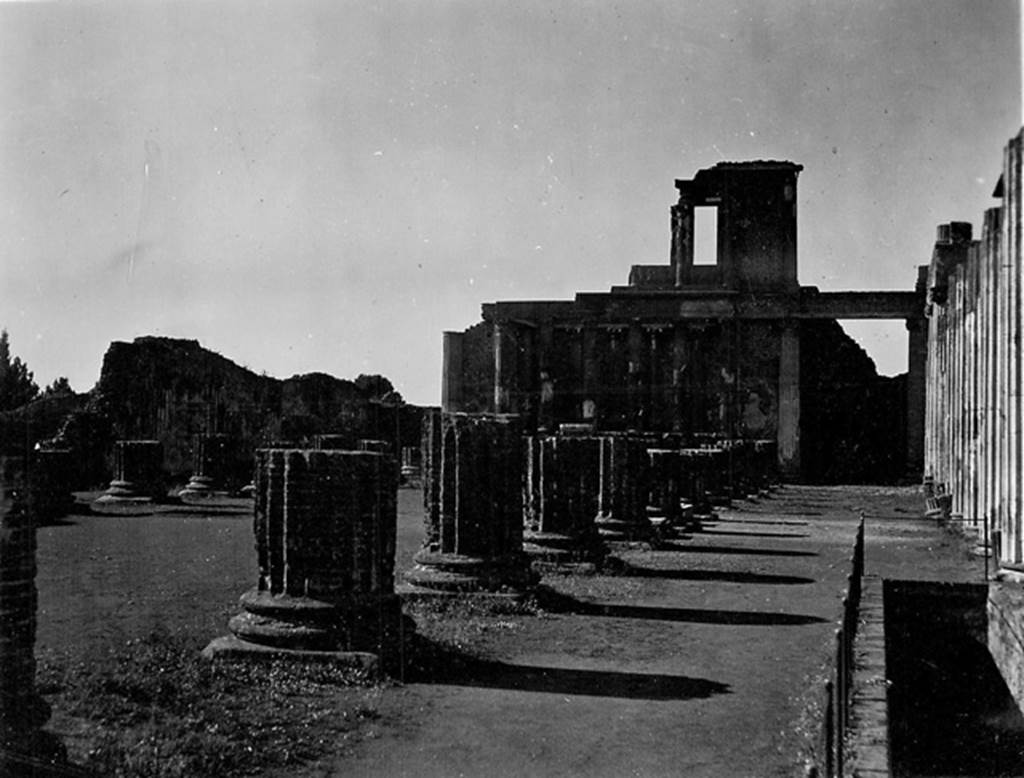 VIII.1.1 Pompeii. 1945. Looking west along north corridor. Photo courtesy of Rick Bauer.