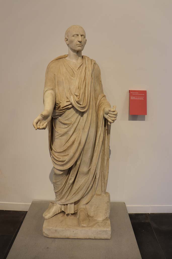 VIII.1.4 Pompeii. February 2021. 
Marble funerary statue of a man wearing a toga, from the Tombs at the Herculaneum Gate, Tomb of gens Istacidia.
Photo courtesy of Fabien Bivre-Perrin (CC BY-NC-SA).

