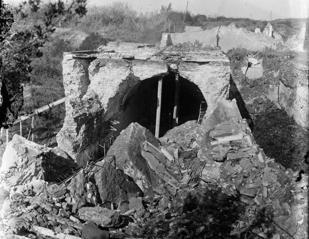 VIII.1.4 Pompeii Antiquarium. 1943. Bomb damage.