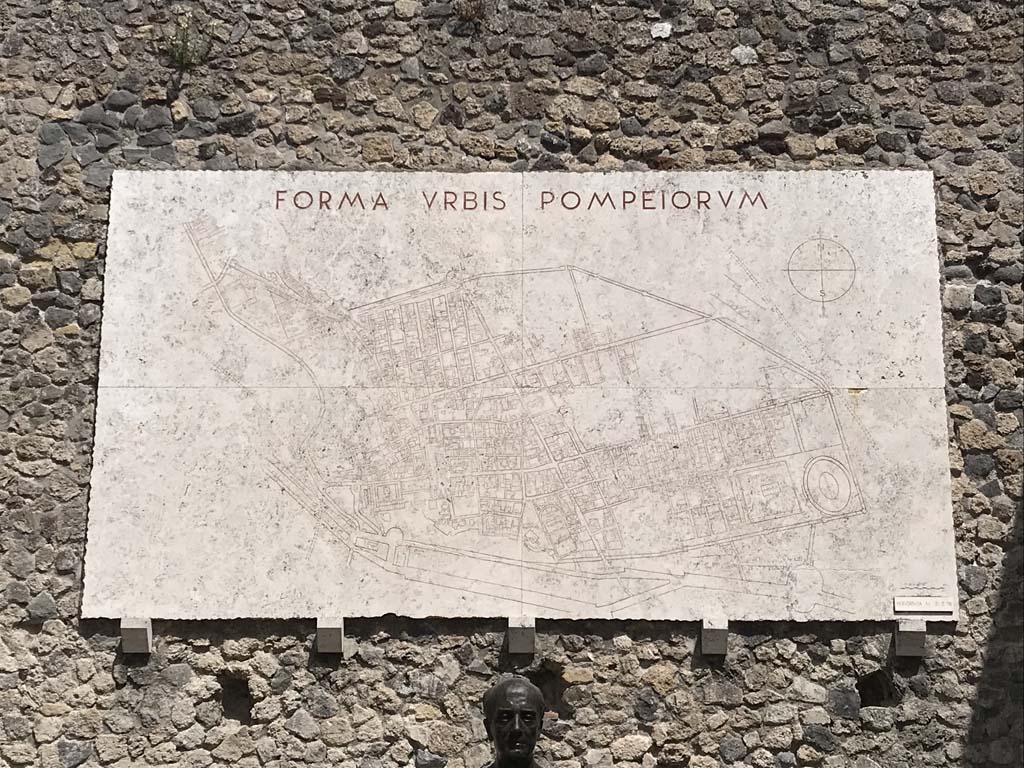 Larario dei Pompeianisti. April 2019. Looking east towards the Forma Urbis Pompeiorum. Photo courtesy of Rick Bauer.