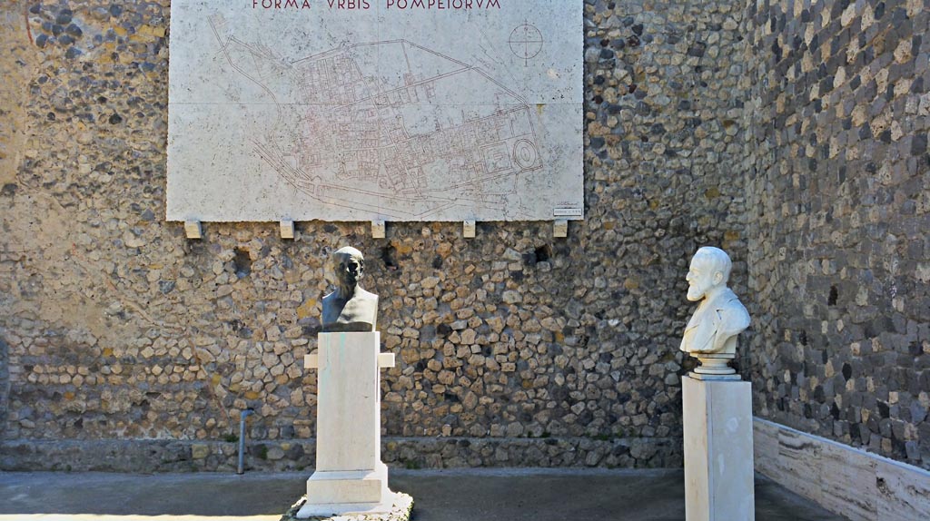 Larario dei Pompeianisti. 2016/2017. Busts of Fiorelli and Ruggiero. Photo courtesy of Giuseppe Ciaramella.

