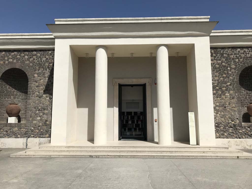 VIII.1.4 Pompeii Antiquarium. April 2019. Original main entrance on west side above Villa Imperiale. Photo courtesy of Rick Bauer.