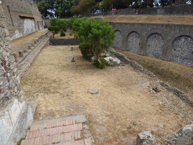 VIII.1.a, Pompeii. June 2017. Looking west down to landing with window onto outside steps. Photo courtesy of Michael Binns.