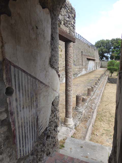 VIII.1.a, Pompeii. June 2017. Looking north up steps to landing with window overlooking outside steps. Photo courtesy of Michael Binns.
