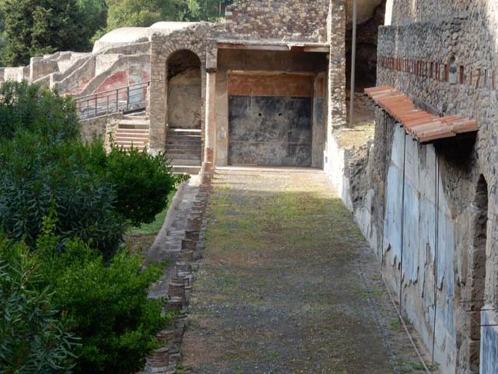VIII.1.a Pompeii. May 2015. Looking north along portico. Photo courtesy of Buzz Ferebee.
