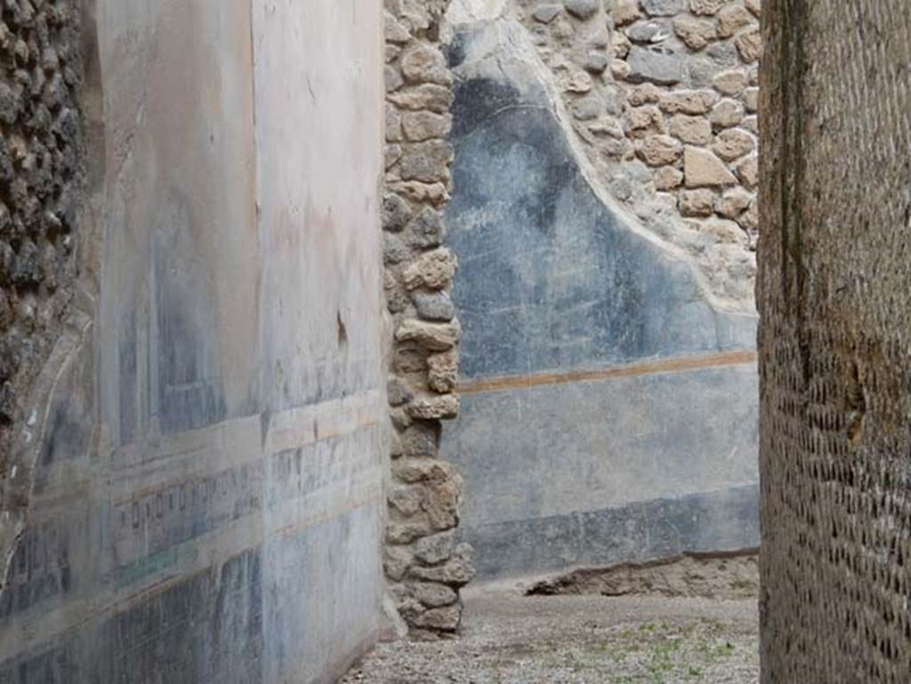 VIII.1.a, Pompeii. May 2018. Corridor, detail of painted walls. Photo courtesy of Buzz Ferebee.