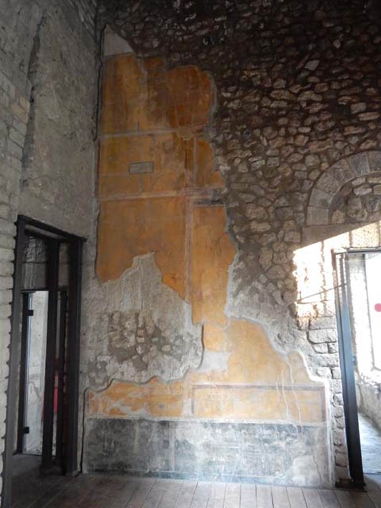 VIII.1.a, Pompeii. May 2018. South wall of Vestibule, doorway to triclinium C, on left, doorway to cubiculum B, on right. Photo courtesy of Buzz Ferebee.
