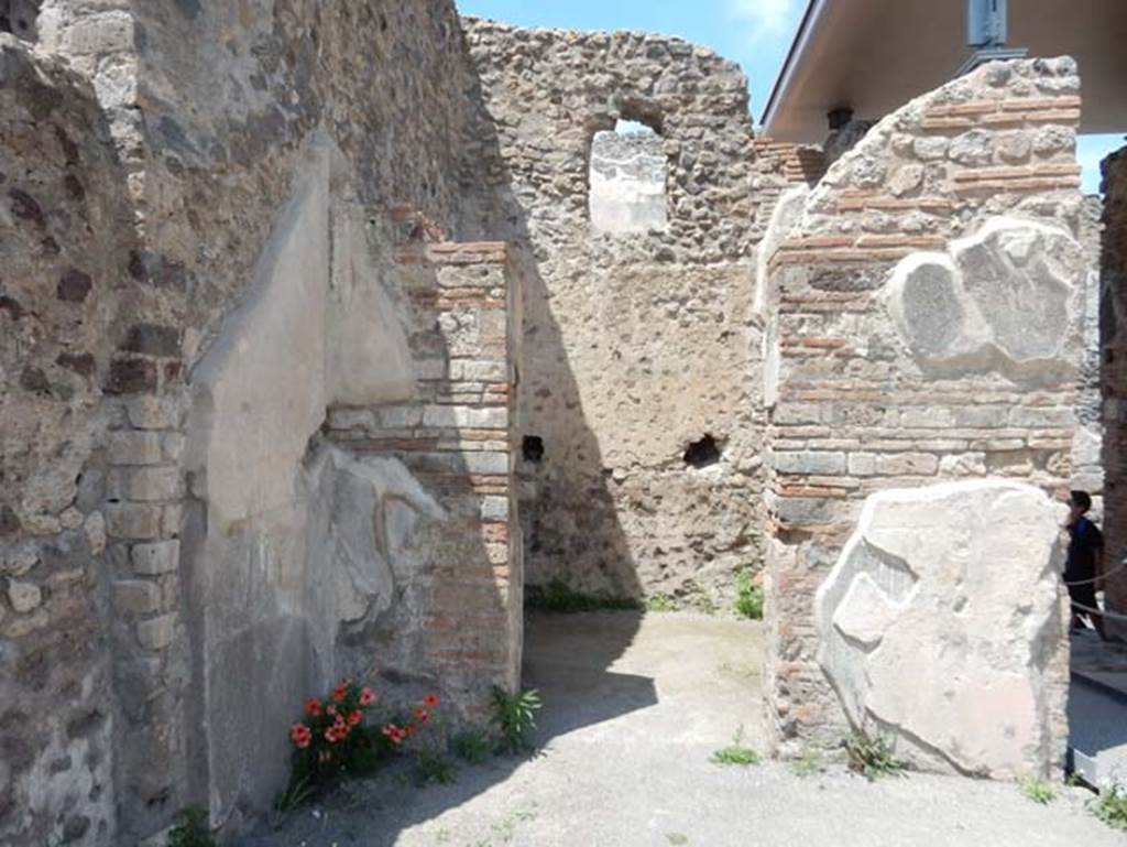 VIII.2.3 Pompeii. May 2018. Doorway to cubiculum, on west side, (left) of entrance corridor. Photo courtesy of Buzz Ferebee.

