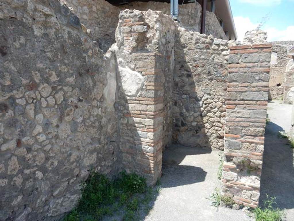 VIII.2.3 Pompeii. May 2018. Doorway to small room in north-west corner of peristyle. Photo courtesy of Buzz Ferebee.