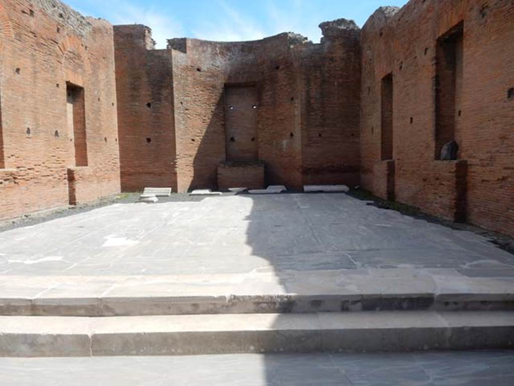 VIII.2.6 Pompeii. May 2018. Looking south from entrance doorway. Photo courtesy of Buzz Ferebee.