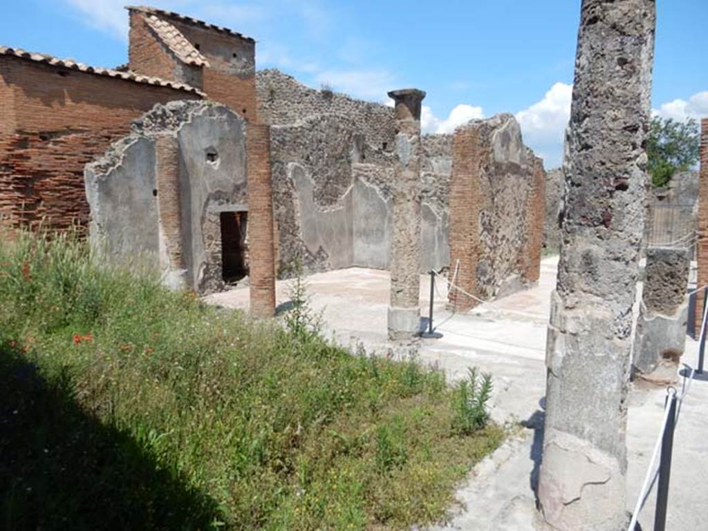 VIII.2.13 Pompeii. May 2018. Looking north-east across peristyle towards triclinium. 
Photo courtesy of Buzz Ferebee.
