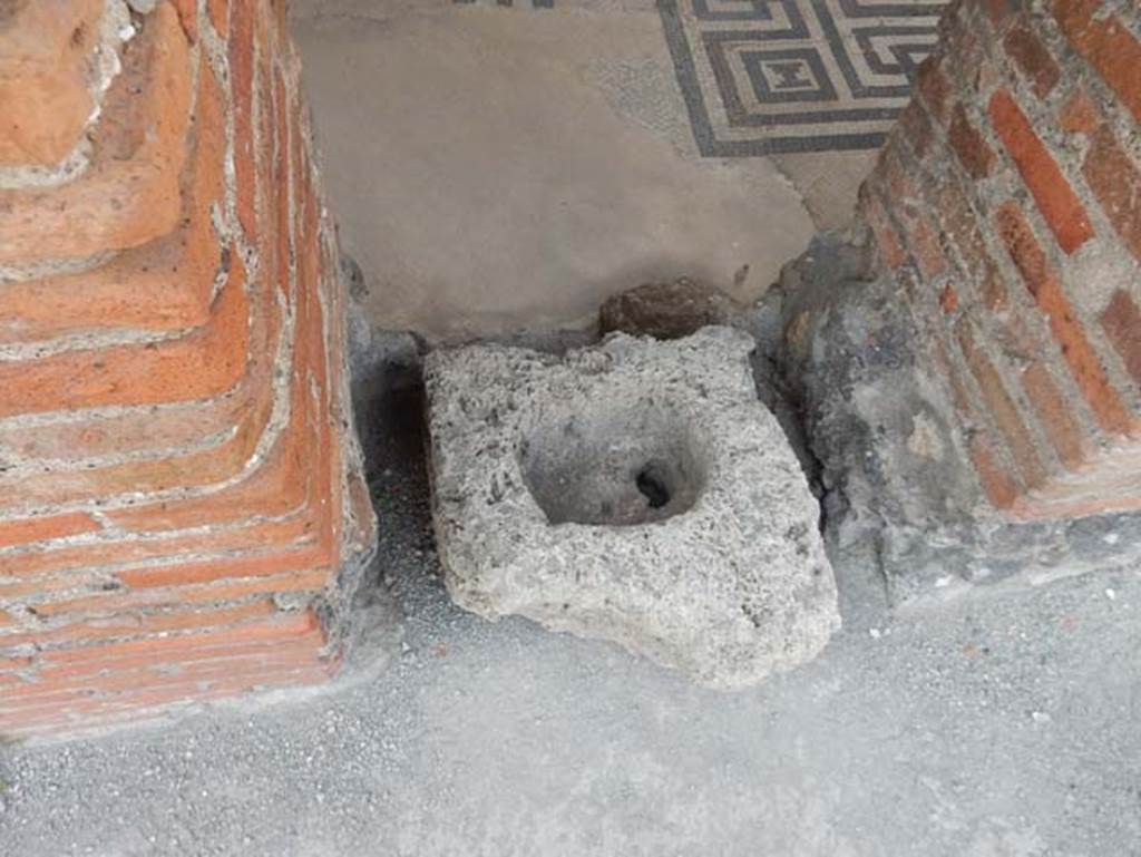 VIII.2.14 Pompeii. May 2017. Detail at base of arched opening, possibly a well-mouth to draw water from the cistern under the atrium floor. Photo courtesy of Buzz Ferebee.
