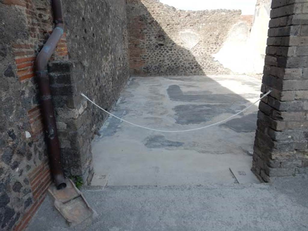 VIII.2.14 Pompeii. May 2017. Detail of south side of doorway. Photo courtesy of Buzz Ferebee.