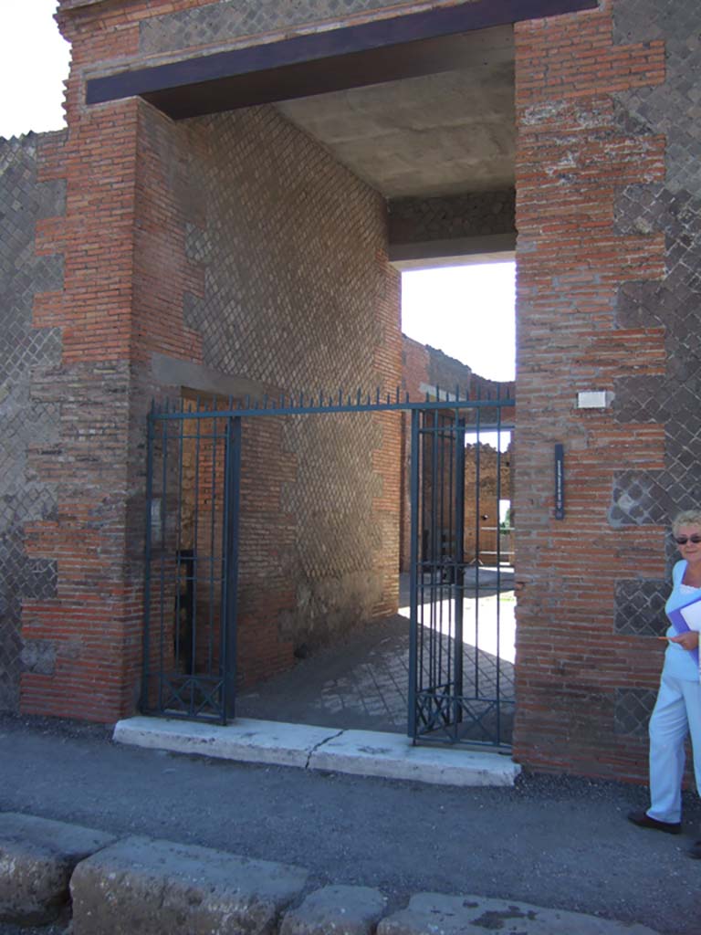 VIII.2.16 Pompeii. September 2005. Entrance doorway.