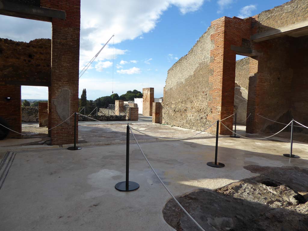 VIII.2.16 Pompeii. May 2017. Looking south along west wall in passageway towards large room. Photo courtesy of Buzz Ferebee.
