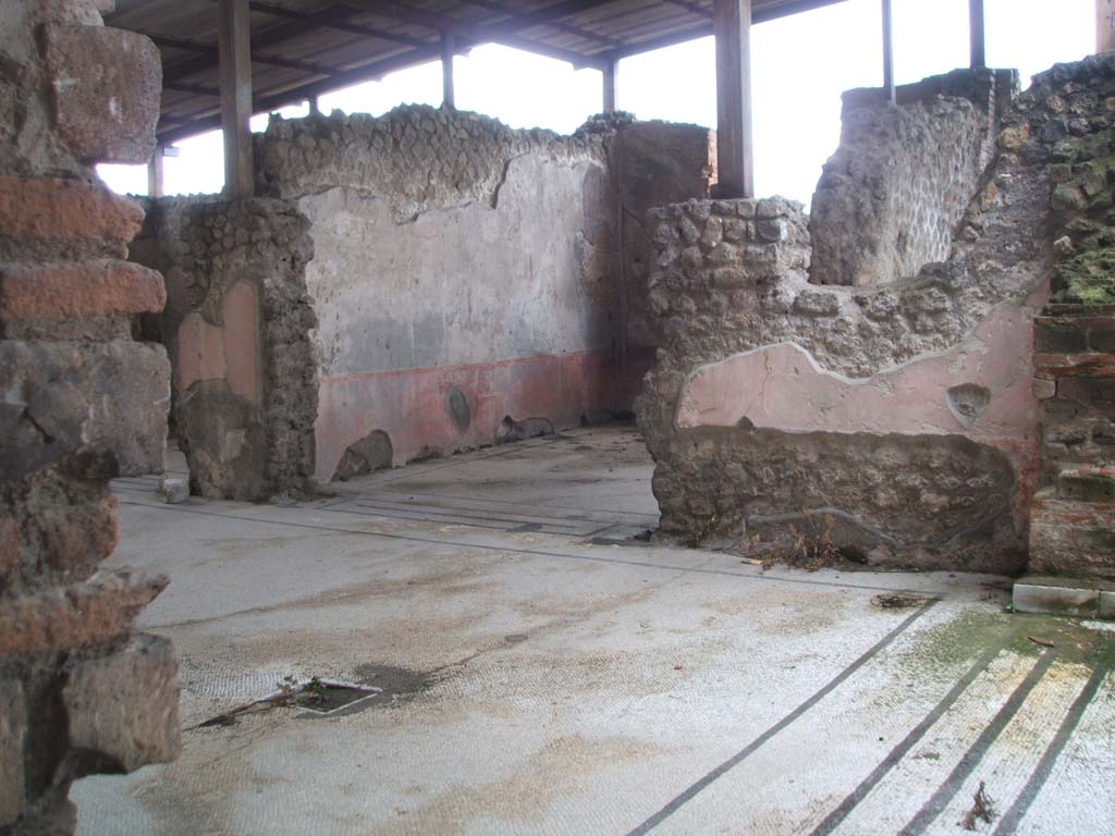VIII.2.23 Pompeii, December 2004. South-west corner of west side of VIII.2.23.