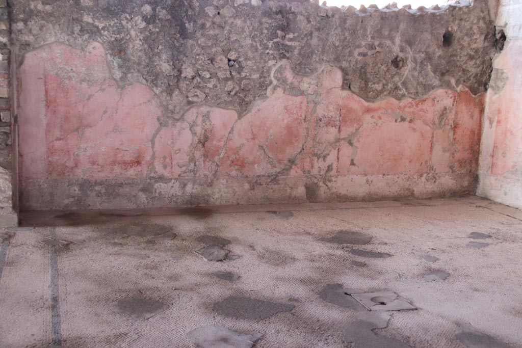 VIII.2.23 Pompeii. October 2022. West wall of exedra. Photo courtesy of Klaus Heese. 