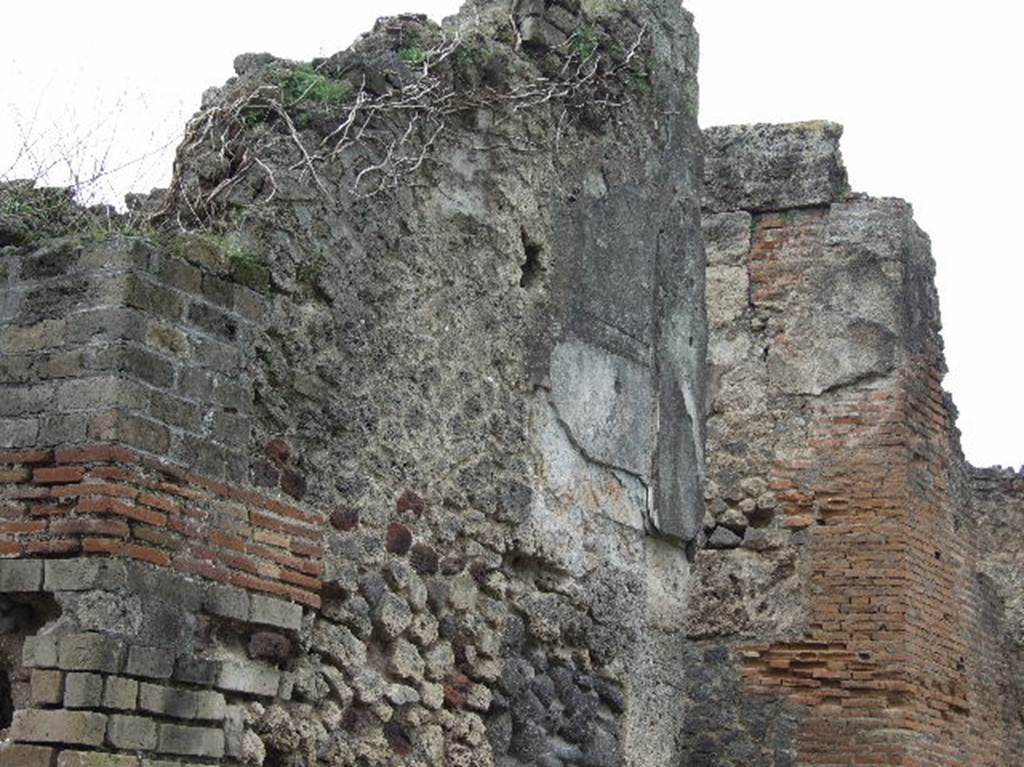 Front wall to east of entrance of VIII.2.34.  December 2006.