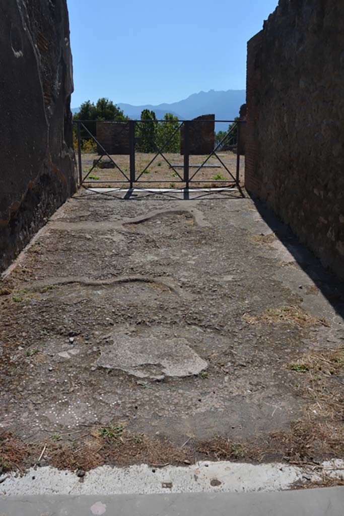 VIII.2.34 Pompeii. May 2006. Looking south from entrance fauces or corridor, towards atrium. According to Mau, the floor of the entrance corridor was separated from the atrium flooring by a threshold of white marble with some dark veining; at its ends you could see the holes for the door hinges. There were no bolts; so to fasten the door closed there were no other means than to unite the two shutters, either with a lock or some other way.
See Mau, BdI, 1886, (p.149).
