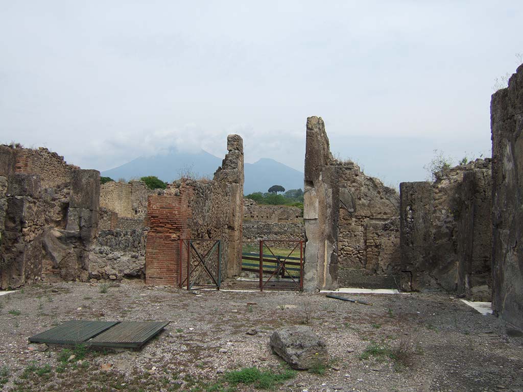 VIII.2.34 Pompeii. May 2006. Looking north across atrium ‘c’, towards entrance doorway.