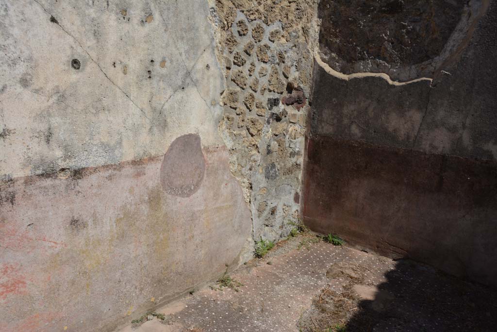 VIII.2.34 Pompeii. September 2019. Cubiculum ‘f’, looking towards north-east corner.
 Foto Annette Haug, ERC Grant 681269 DÉCOR.
