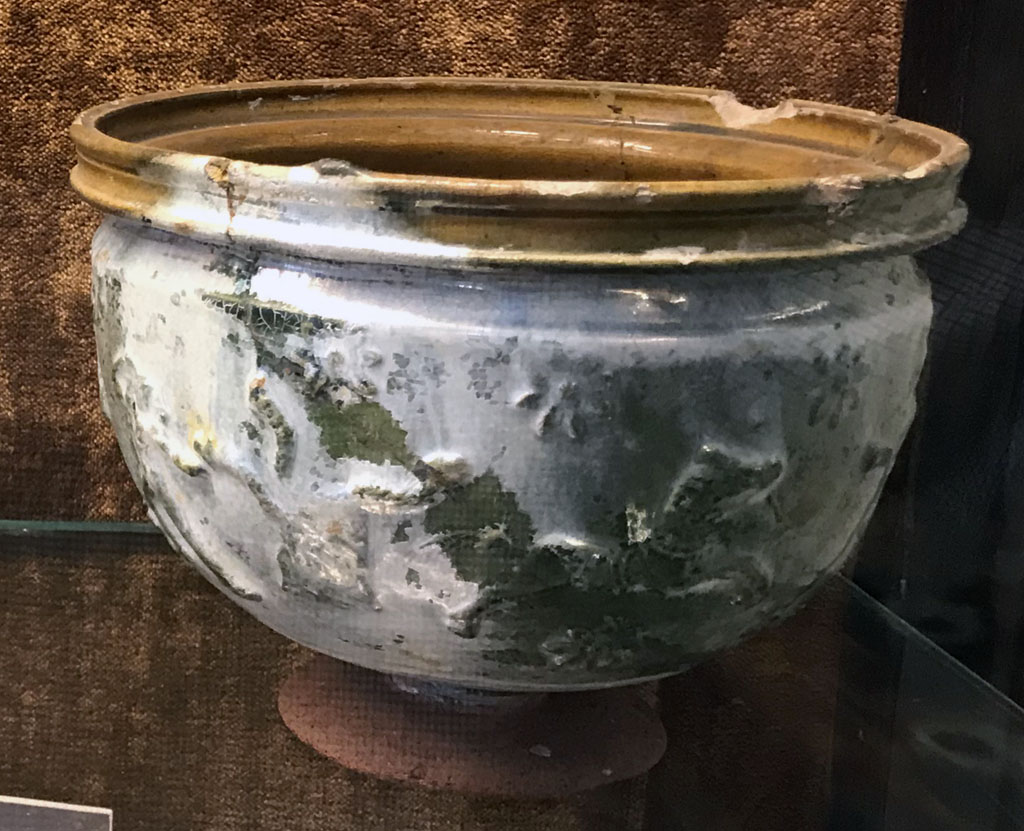 VIII.2.39 Pompeii. April 2019. Room c. Coppe su piede ad anello. (Cup with ring-foot).
The green glazed relief has Mercury leading a running horse and Hercules fighting the Hydra.
Photo courtesy of Rick Bauer.
Now in Naples Museum, Inventory number 116617.
Described as “from first room to the left of the atrium, probably part of the cult equipment of the lararium, of which were found a masonry structure and a tufa altar.”
See Notizie degli Scavi di Antichità, 1885, p.535-38.
See Di Gioia, E. (2006). La ceramica invetriata in area vesuviana: SAP 19. “L’Erma” di Bretschneider, (p.35, figs.16-18).