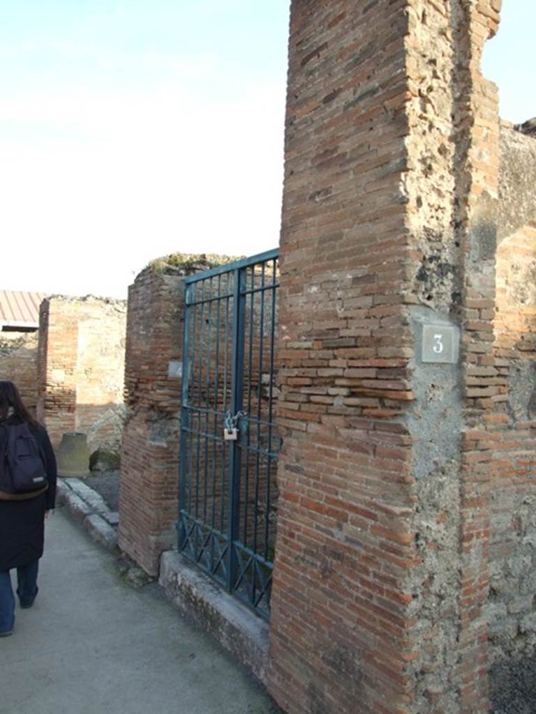 VIII.3.4 Pompeii. December 2007. Entrance.  According to Della Corte, these walls had many recommendations mentioning the Popidi found on them at the front of the entrance. One of them being –
Helvium  Sabinum
aed(ilem
Popidi(us)  rog(at)      [CIL IV 705]
See Della Corte, M., 1965.  Case ed Abitanti di Pompei. Napoli: Fausto Fiorentino. (p.227)

