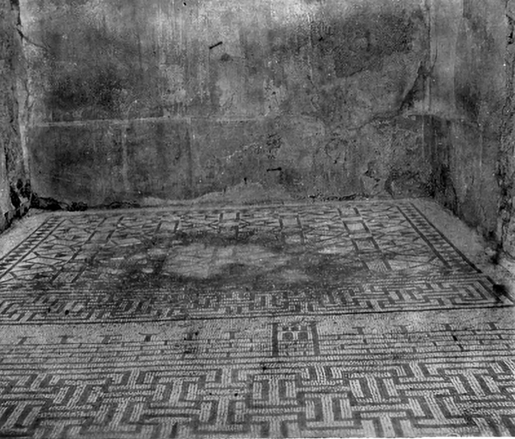 VIII.3.8 Pompeii. c.1930. Black and white mosaic flooring of west ala, linking with the atrium.
See Blake, M., (1930). The pavements of the Roman Buildings of the Republic and Early Empire. Rome, MAAR, 8, (p. 99,107,109 & Pl.27, tav.1).
