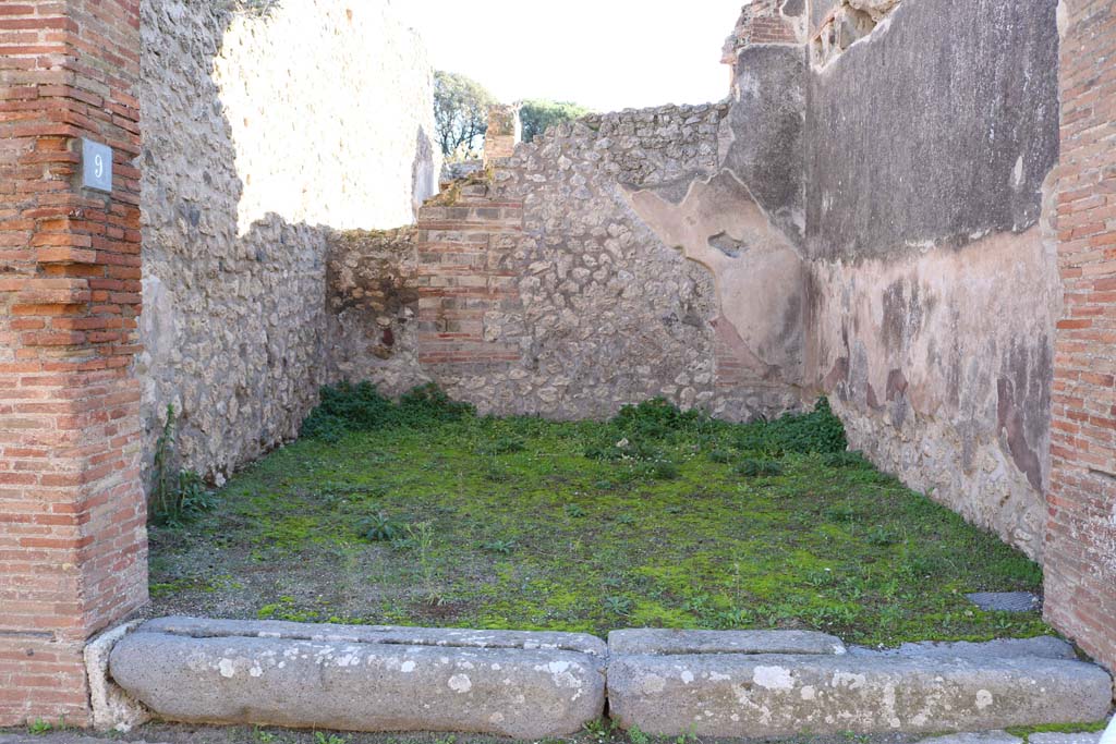 VIII.3.9, Pompeii., December 2018. Looking towards entrance doorway. Photo courtesy of Aude Durand.