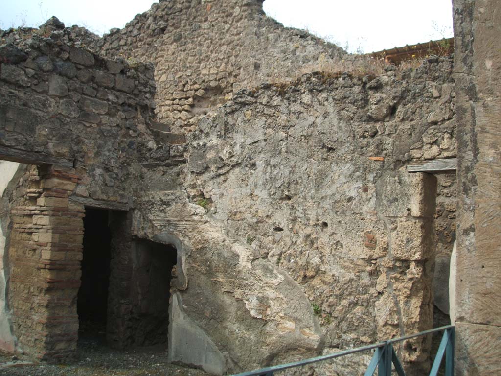 VIII.3.11 Pompeii. May 2005. West wall, with doorways.