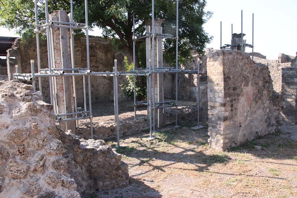 VIII.3.18/16 Pompeii. September 2021. 
Room in north-east corner of peristyle, looking towards doorway in south wall onto peristyle. Photo courtesy of Klaus Heese.
