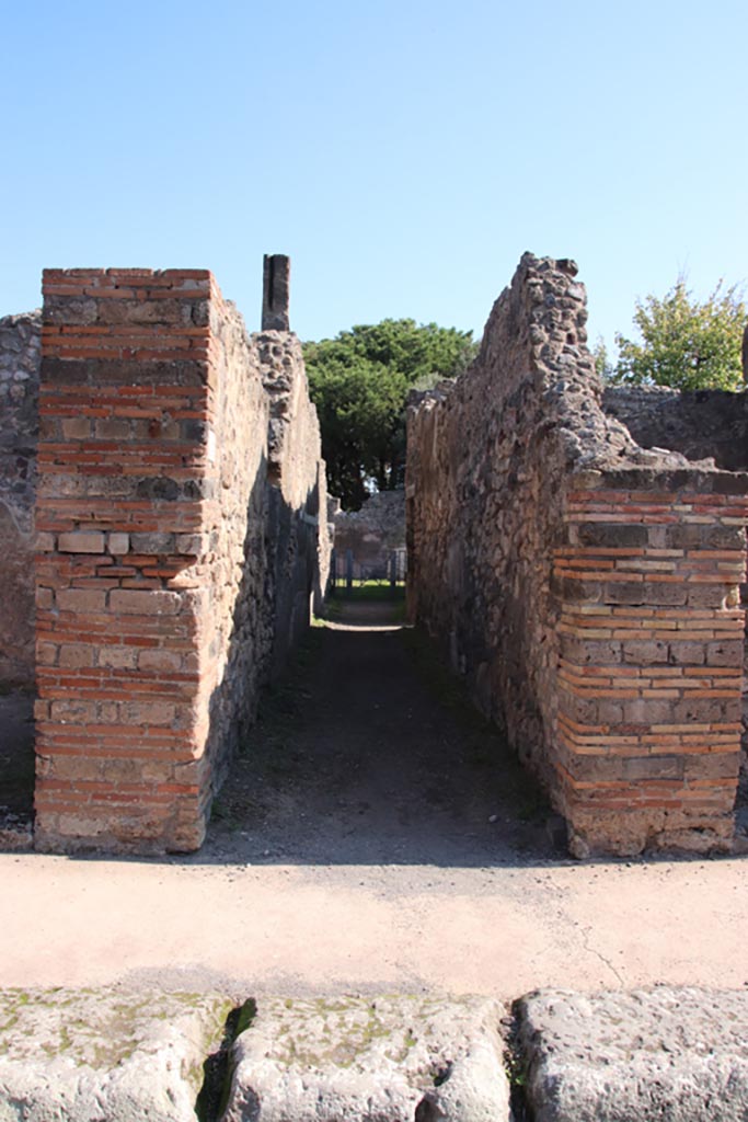 VIII.3.24 Pompeii. October 2022. 
Looking east towards entrance doorway and corridor. Photo courtesy of Klaus Heese. 

