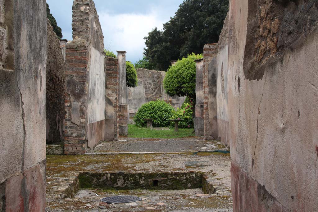 VIII.4.4 Pompeii. April 2014. 
Looking south through fauces/entrance corridor, across atrium, through tablinum, to peristyle.
Photo courtesy of Klaus Heese.
