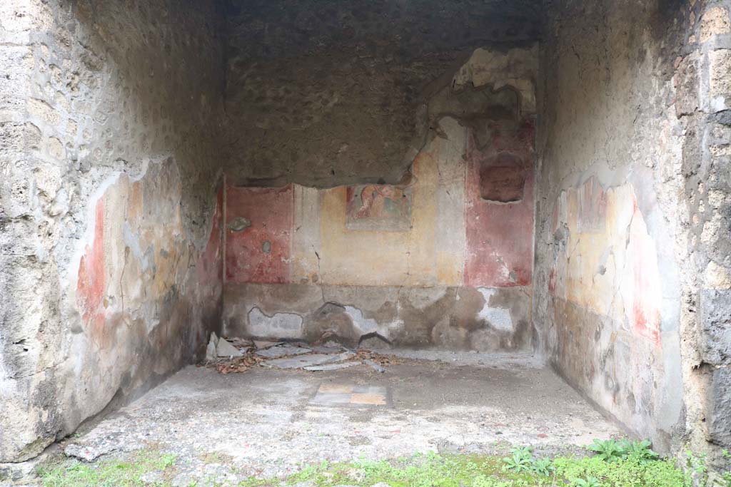 VIII.4.4, Pompeii. December 2018. Room 4, looking east in ala. Photo courtesy of Aude Durand.

