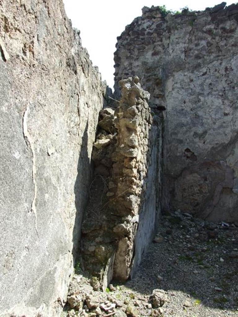 VIII.4.15 Pompeii.  March 2009. Room 12.  Triclinium. East wall. Thick double wall, also at the rear of VIII.4.21