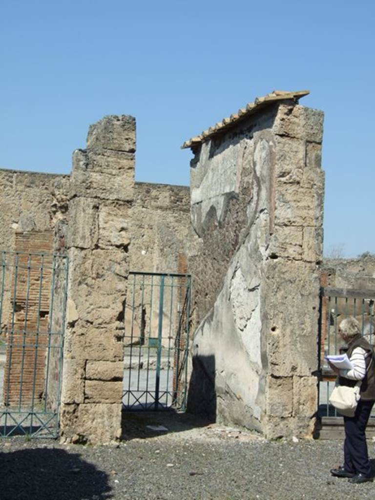 VIII.4.15 Pompeii.  March 2009.  Room 1.  Looking north to entrance fauces and East wall.
