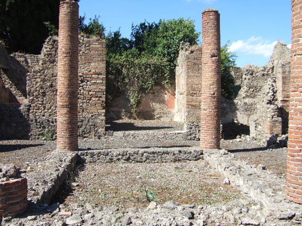 VIII.4.34 Pompeii.  September 2005.  Impluvium and Tablinum.