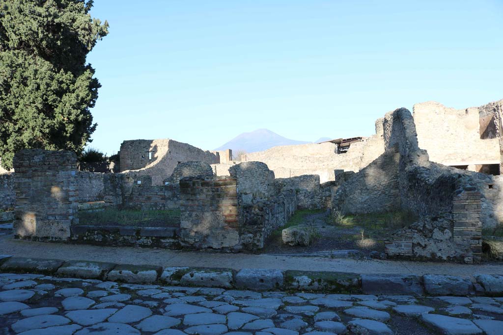 VIII.4.40a Pompeii, on left, and VIII.4.39, on right. December 2018. Looking north to entrances. Photo courtesy of Aude Durand.