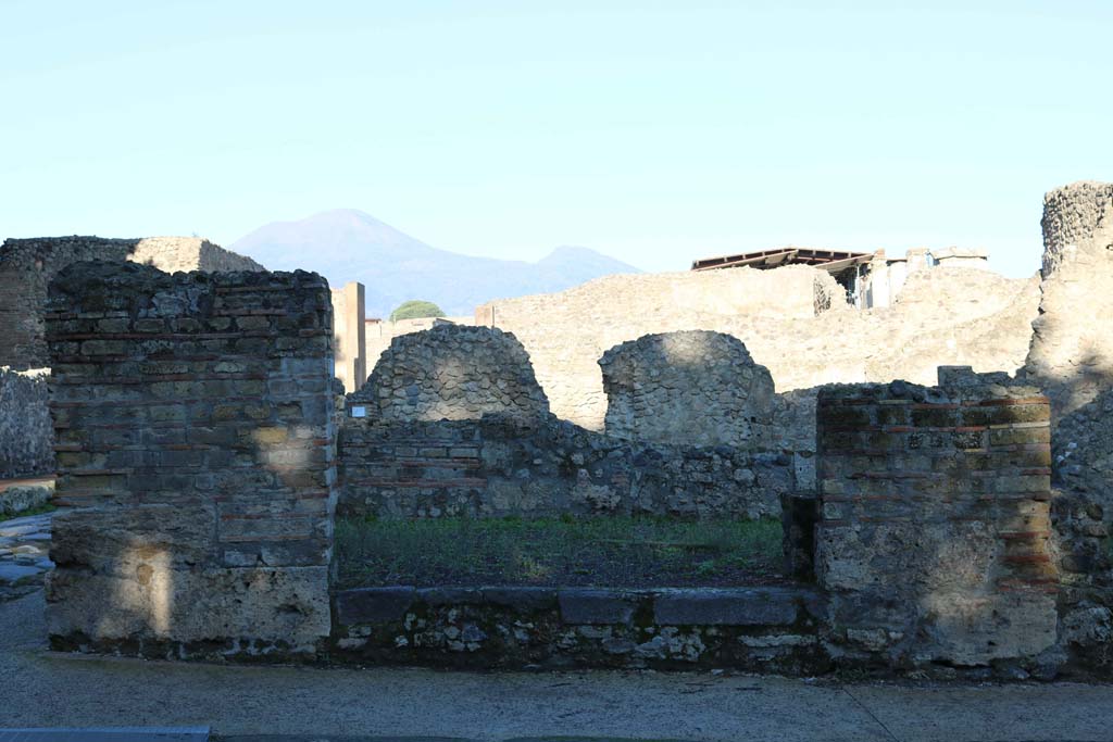 VIII.4.40a Pompeii. December 2018. 
Looking north to entrance at corner junction of Via dei Teatri, on left, and Via del Tempio d’Iside, lower right. Photo courtesy of Aude Durand.
