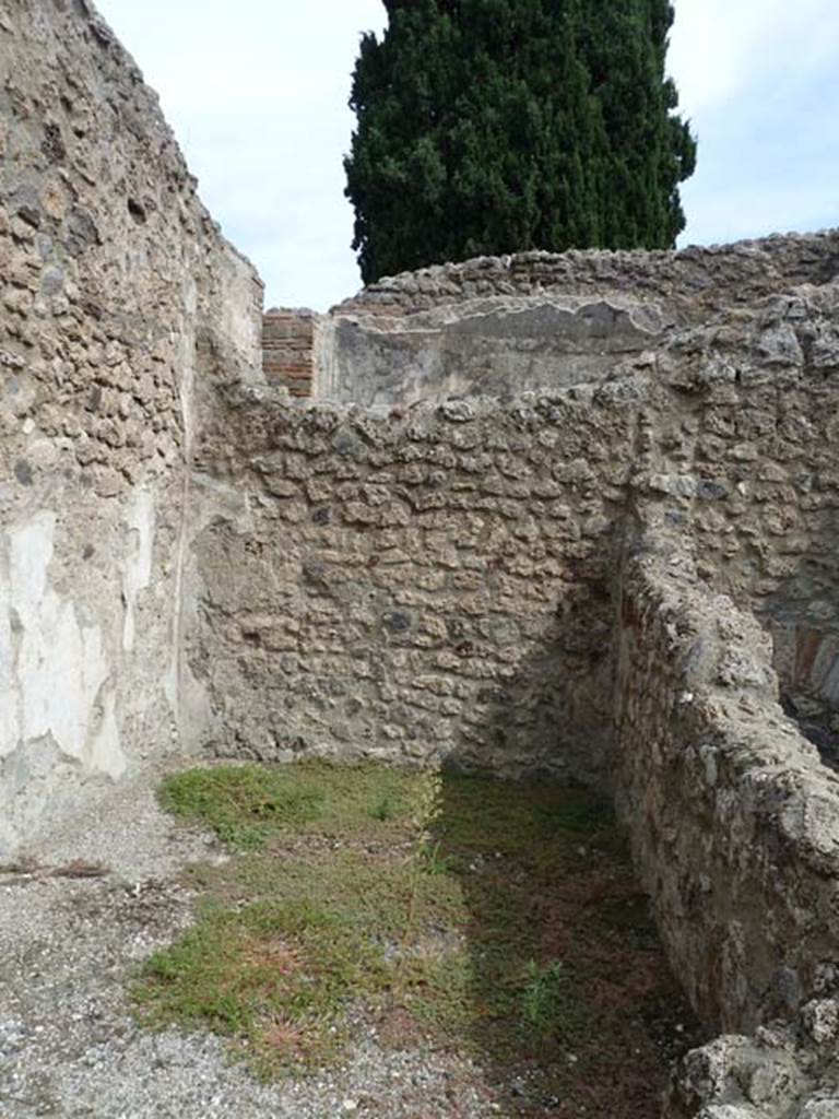 VIII.4.45 Pompeii. September 2015. East wall of the second room.