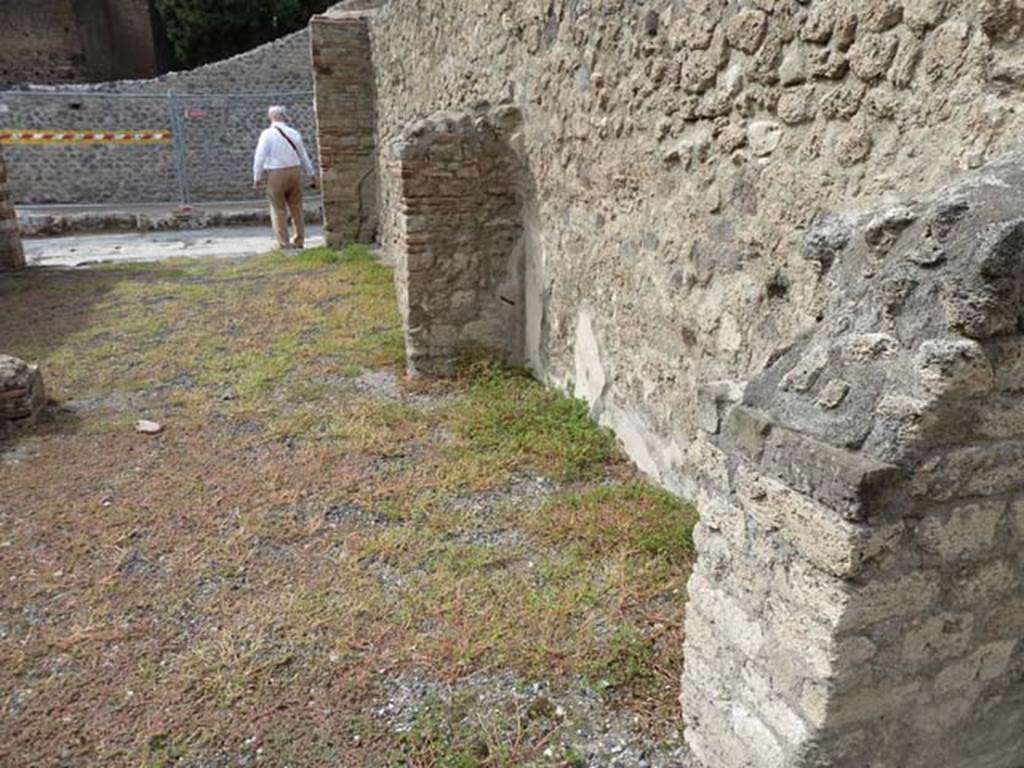 VIII.4.45 Pompeii. September 2015. Looking west across north wall of first room.
