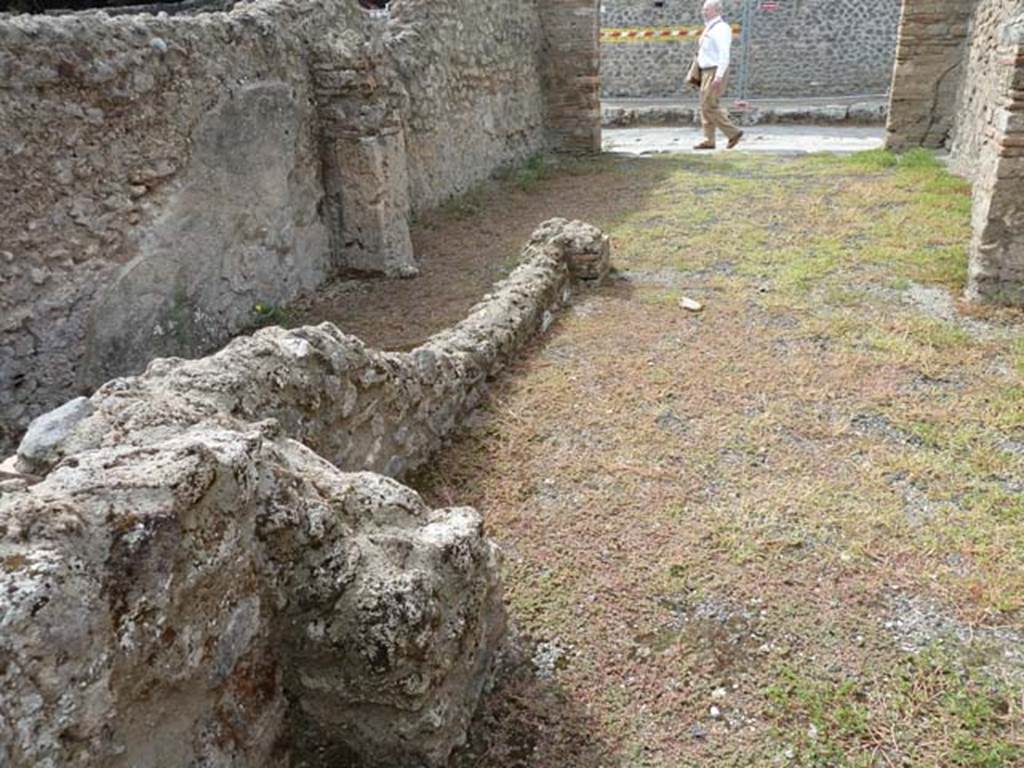 VIII.4.45 Pompeii. September 2015. Looking west across south wall of first room.

 

