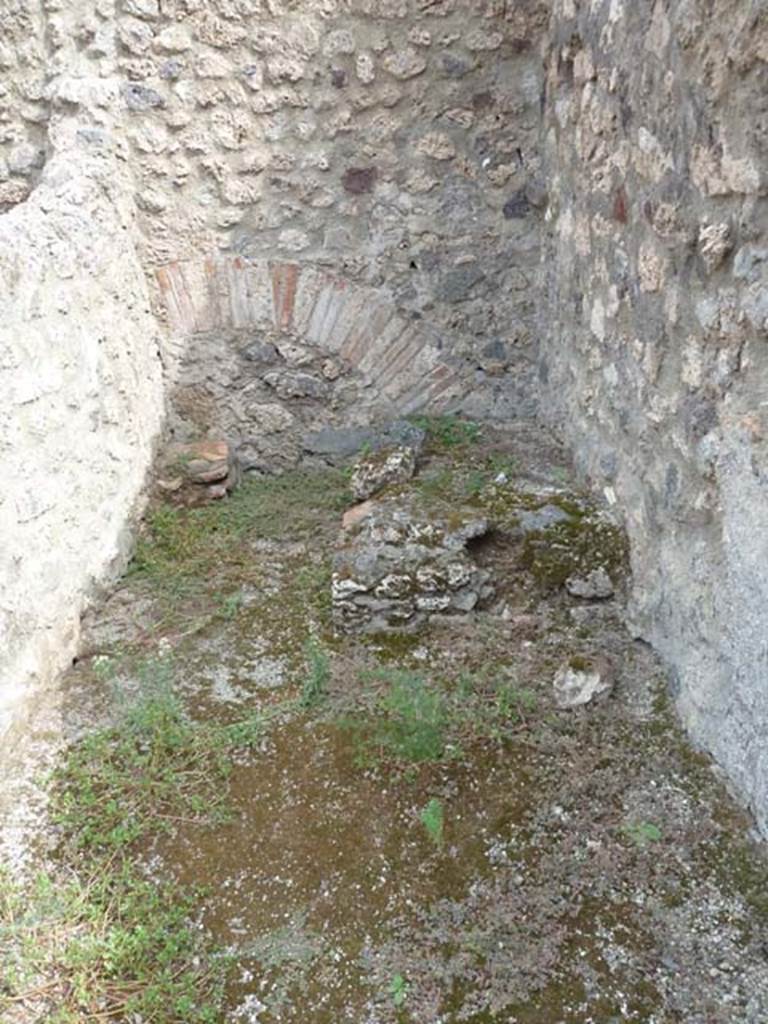 VIII.4.45 Pompeii. September 2015. Latrine and kitchen near east wall.
