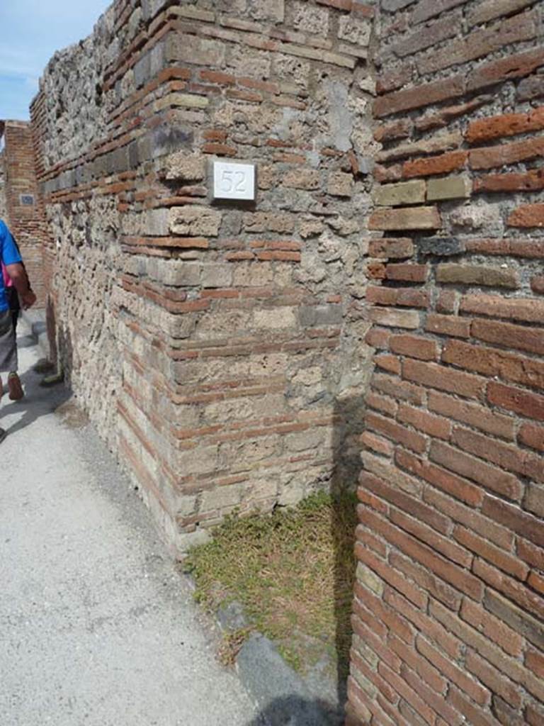 VIII.4.52 Pompeii. September 2015. Looking north to entrance doorway.