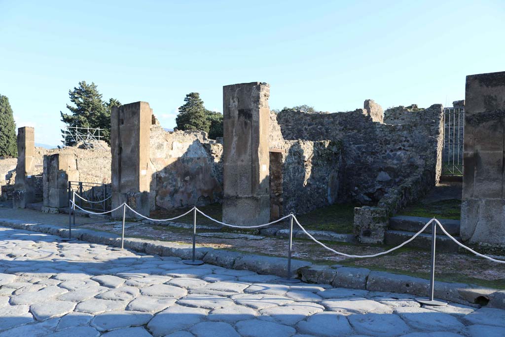 Via dell’Abbondanza, Pompeii. South side. December 2018. 
Looking south-east along Insula VIII.5, with VIII.5.5, on right. Photo courtesy of Aude Durand.


